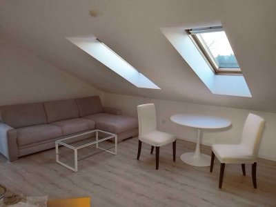 Helle 2-Zimmer Dachgeschoss Wohnung in Kolbermoor ab sofort