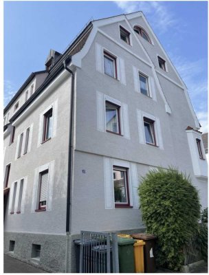 Wunderschöne frisch renovierte 1-Zimmer-Erdgeschoss-Altbauwohnung, zentral & ruhig