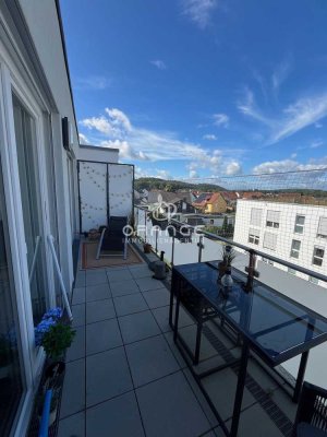 ***2 Zi.-Dachgeschosswohnung mit Einbauküche und Balkon!***