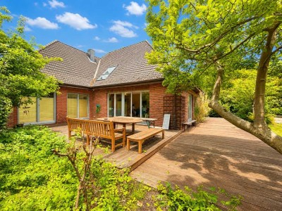 Großzügiges EFH mit Mehrgenerationen-Potenzial – Traumgrundstück, Saunahaus & 96 m² Sonnent...