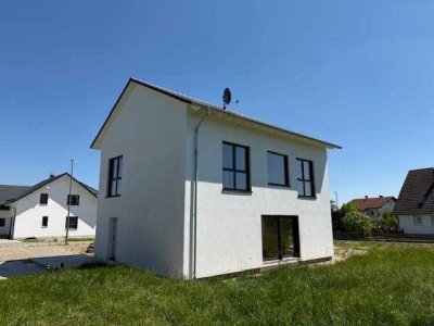 Einfamilienhaus Neubau bezugsfertig, idyllisch am Waldrand gelegen