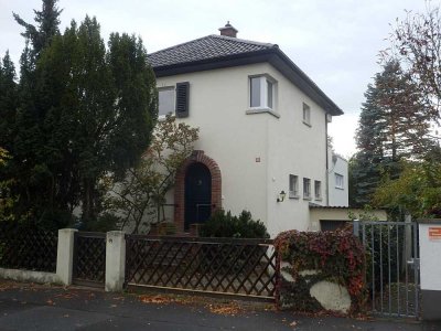 Villenviertel, in 2017 komplett kernsaniertes Haus in exklusiver Lage mit sechs Zimmern in Darmstadt