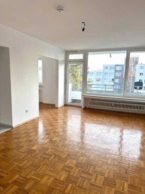 Helle 1,5-Zimmer Wohnung im 6. OG mit Balkon in Ottobrunn, provisionsfrei
