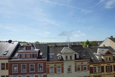 Helle Dachgeschoss-Wohnung mit großem Tageslichtbad