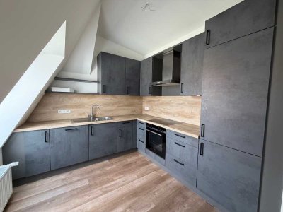 Moderne 2- Zimmer Dachgeschosswohnung nach DG-Ausbau *nur schriftl. Anfragen*