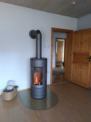 Helle 3-Zimmer-Wohnung mit Balkon, Schwedenofen & Pauschalmiete – Befristet bis 2028
