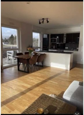 Großzügige 4-Zimmer-Terrassenwohnung mit Balkon in Köln-Merheim