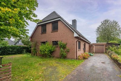 Einfamilienhaus mit Einliegerwohnung auf großem Grundstück