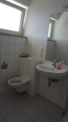 PRIVATVERKAUF. Schön geschnittene helle 2,5- Zi- Whg mit Einzelgarage