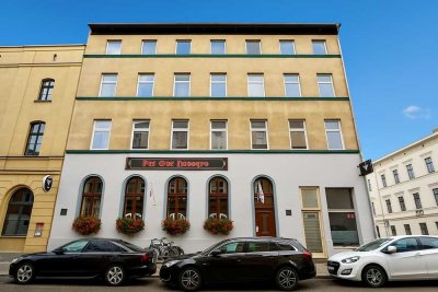 **Wohnen mit Altbaustil – 4-Zimmer-Wohnung in begehrter Lage**