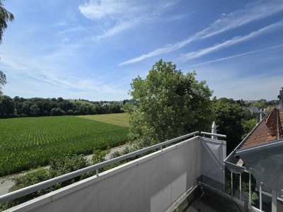 ... auch frei für Selbstbezug - helle 3-Zi-Whg im DG mit Lift und Südbalkon sowie TG ...