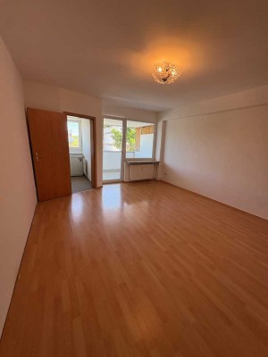 1-Zimmer Wohnung mit Balkon direkt am Schweizer Platz