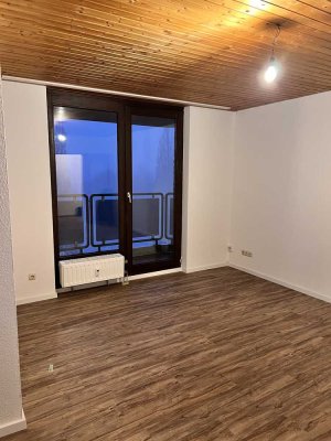1-Zimmer-Wohnung mit Balkon, Aufzug, Stellplatz & Einbauküche
