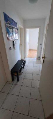 Gepflegte DG-Wohnung mit drei Zimmern nähe Uni,Flughafen,U Bahn Haltestelle 300m entfernt