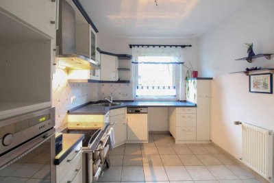 Moderne 2,5  Zimmer-Wohnung mit Einbauküche