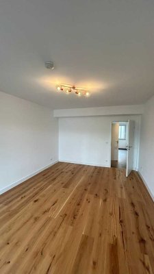 Renovierte Eigentumswohnung (1 Z K D B) in Unterbilk