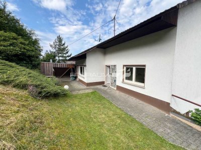 FREIRAUM4 +++ Charmantes freistehendes EFH 
mit Garage und Grünfläche in Niederndorf!