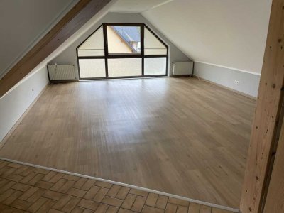 Helle 3-Zimmer Dachgeschosswohnung in Ernst mit Stellplatz