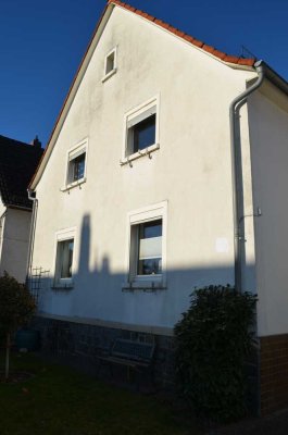 Familienfreundliches Zweifamilienhaus mit Garten & Mieteinnahmen – provisionsfrei vom Eigentümer