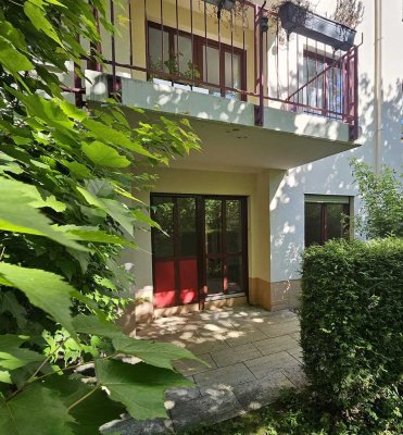 *** helle, freundliche 4 Zimmer - Wohnung mit Terrasse und Blick ins Grüne ***