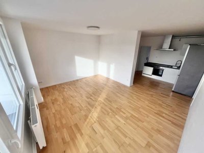 4 Zi. Wohnung ruhig gelegen, Erstbezug nach Kernsanierung, S-W Balkon & offene Küche, zu Fuß zum BMW