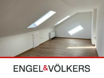 Moderne Dachgeschosswohnung in toller Lage