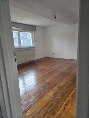 Geräumige 6-Zimmer Wohnung mit Garten in Klosterkumbd