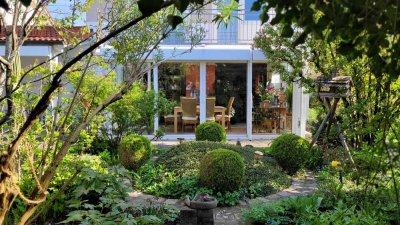 Einfamilienhaus mit Garten, Wintergarten und Garage in Burghausen / Neustadt