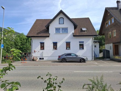 Haus mit Keramikwerkstatt und Ladengeschäft in gut frequentierter Lage