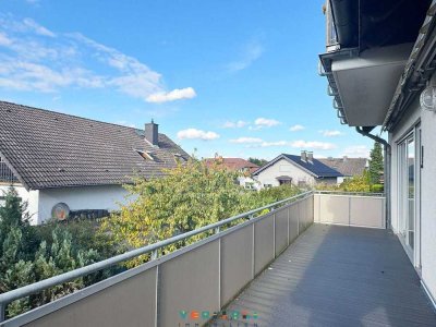 Großzügige 2,5 Zimmer Wohnung mit Balkon und zwei Stellplätzen