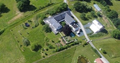 Großer Dreikant-Hof mit vielfältiger Nutzungsmöglichkeit; Wohngemeinschaft, Großfamilie, Seminare, landwirtschaftliche Nutzung