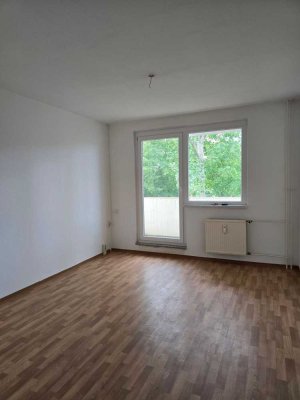 Tolle 3 -Raumwohnung mit Wanne und Balkon im 2. Obergeschoss