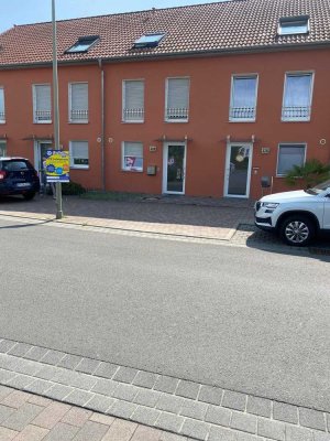 Schönes 5-Raum-Reihenhaus mit EBK in Mutterstadt