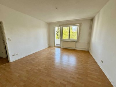 IDYLLISCHES WOHNEN AM SCHLOSSPARK BRITZ – BEZUGSFREIE 1-ZIMMER-WHG. - BALKON & KELLER & STELLPLÄTZE