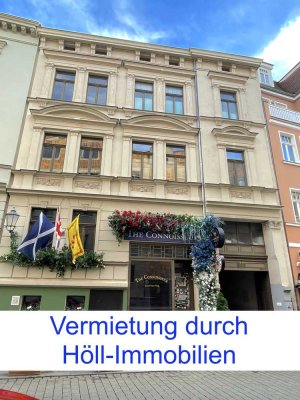 Höll-Immobilien vermietet ruhige 1,5-Raumwohnung mit Balkon & Küche in der Kleinen Ulrichstraße 29.