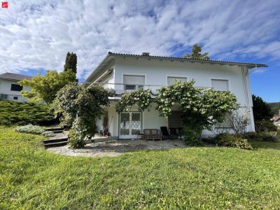 Großzügiger Bungalow mit überdachtem Swimmingpool