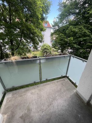 WG geeignete Altbauwohnung in TOP Lage mit Balkon, Garage und Stellplatz