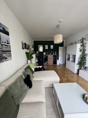 Lichtdurchflutete 2-Zimmer-Wohnung vis a vis zu Rhein und Flora
