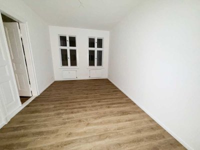 **  Renovierte  Balkon-Familien-Wohnung im schönen Denkmal!**