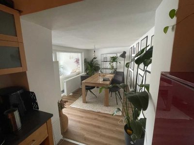 Sanierte 3,5-Zimmer-Wohnung mit Loggia, Terrassennutzung in der Bonner Kirschblütenstraße