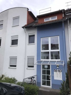 Freundliche und gepflegte 2-Raum-Wohnung mit geh. Innenausstattung mit Balkon und EBK in Nauheim
