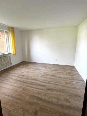 helle, familienfreundliche 3 Zimmer Erdgeschoss Wohnung mit Balkon in Leverkusen