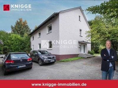 +++ 3428 - Zweifamilienhaus mit 1.208 m² großem Grundstück und 3 Garagen in BGL-Herkenrath +++