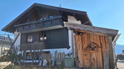 Freundliche 2-Zimmer-DG-Wohnung mit gehobener Innenausstattung mit Einbauküche in Oberstdorf