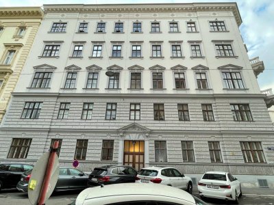 ERSTBEZUG nach Generalsanierung - 4 Zimmer Altbauwohnung