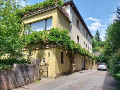 Mehrfamilienhaus Freistehend mit 3 Wohneinheiten und Garagen in 66953 Pirmasens zu Verkaufen!