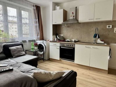 Wohninvestment in bester Lage: Charmante 2-Zimmer-Wohnung nahe Hölderlinplatz