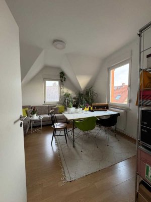 Attraktive 2-Zimmer Dachgeschosswohnung, frisch saniert in Mainz-Mombach