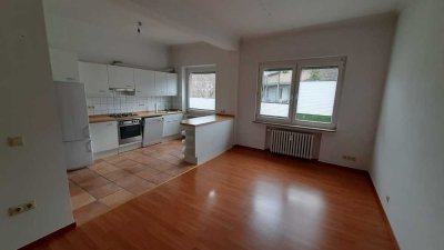 Stilvolle 3,5-Zimmer-Wohnung mit Einbauküche, Kamin und Klimaanlage in Düsseldorf