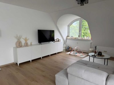 Schöne und gepflegte 3-Zimmer-Penthouse-Wohnung mit geh. Innenausstattung und EBK